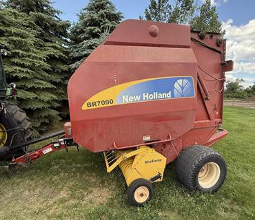 New Holland BR7090 Round Hay Baler