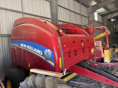 New Holland ROLL-BELT 560 Round Hay Baler