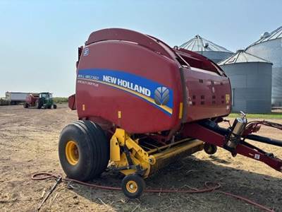 New Holland ROLL-BELT 560 Round Hay Baler