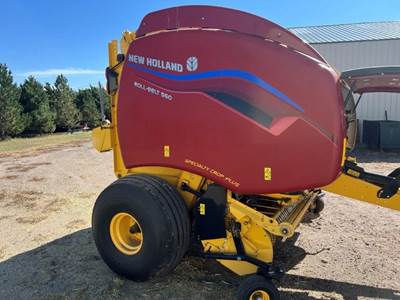 New Holland ROLL-BELT 560 Round Hay Baler