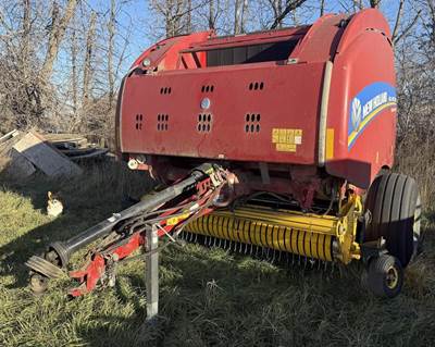 New Holland ROLL-BELT 560 Round Hay Baler
