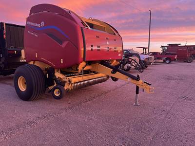 New Holland ROLL-BELT 560 Round Hay Baler