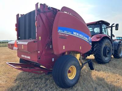 New Holland ROLL-BELT 560 Round Hay Baler