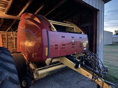 New Holland ROLL-BELT 560 Round Hay Baler
