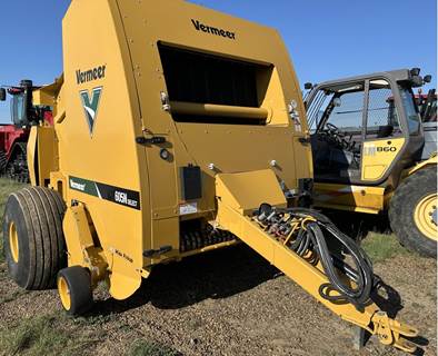 Vermeer 605N Round Hay Baler