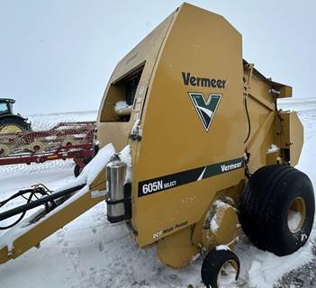 Vermeer 605N Round Hay Baler