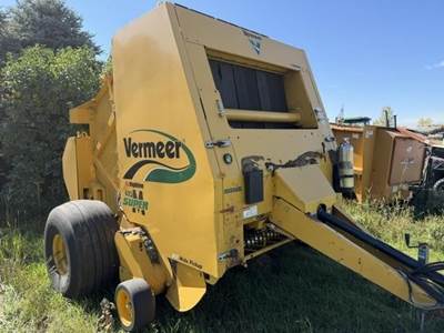 Vermeer 605SM Round Hay Baler