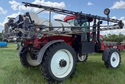 Apache AS1010 Self-Propelled Sprayer