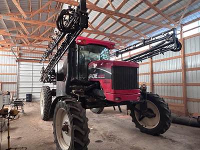 Apache AS1210 Self-Propelled Sprayer