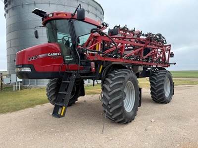Case IH PATRIOT 4420 Self-Propelled Sprayer
