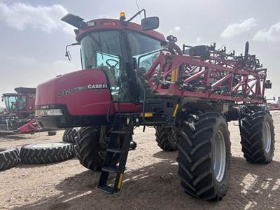 Case IH PATRIOT 4420 Self-Propelled Sprayer