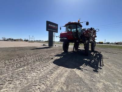 Case IH PATRIOT 4430 Self-Propelled Sprayer