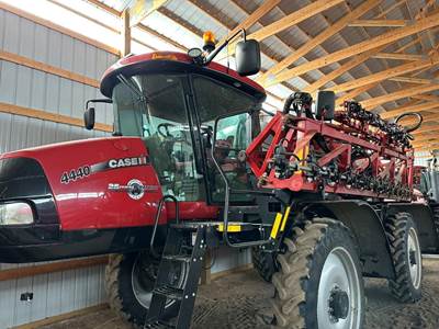 Case IH PATRIOT 4440 Self-Propelled Sprayer