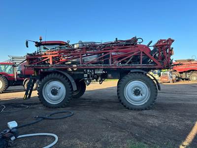 Case IH PATRIOT 4440 Self-Propelled Sprayer