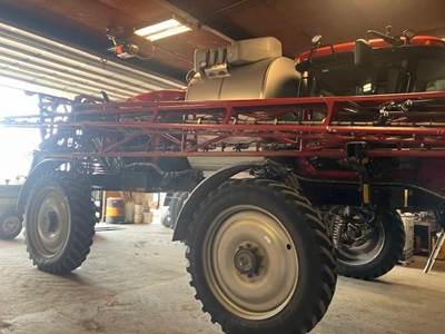 Case IH PATRIOT 4440 Self-Propelled Sprayer