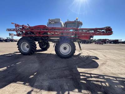 Case IH PATRIOT 4440 Self-Propelled Sprayer