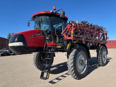 Case IH PATRIOT 4440 Self-Propelled Sprayer