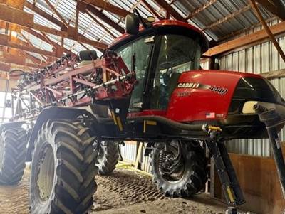 Case IH PATRIOT 4440 Self-Propelled Sprayer