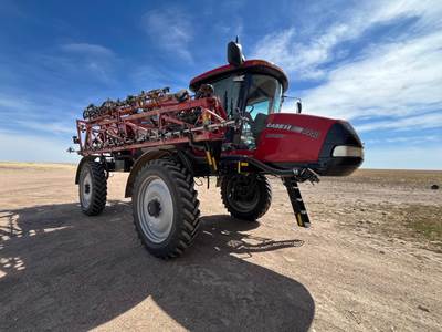 Case IH PATRIOT 4440 Self-Propelled Sprayer