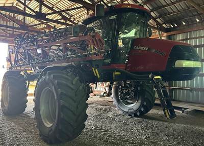 Case IH PATRIOT 4440 Self-Propelled Sprayer
