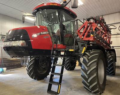 Case IH PATRIOT 4440 Self-Propelled Sprayer
