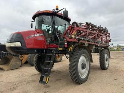 Case IH PATRIOT 4440 Self-Propelled Sprayer