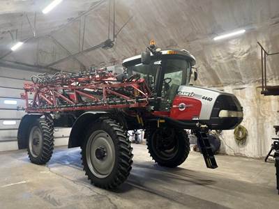 Case IH PATRIOT 4440 Self-Propelled Sprayer