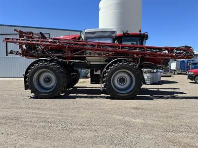 Case IH PATRIOT 4450 Self-Propelled Sprayer