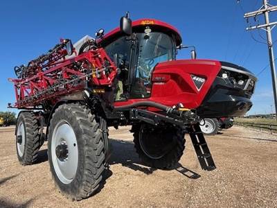 Case IH PATRIOT 4450 Self-Propelled Sprayer