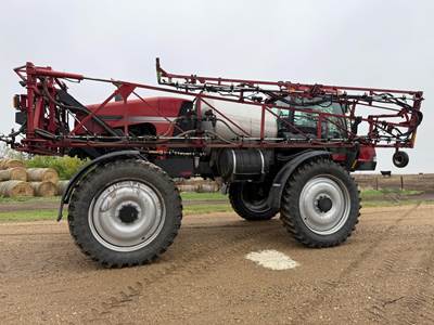 Case IH Patriot 3330 Self-Propelled Sprayer