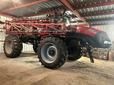 Case IH TRIDENT 5550 Self-Propelled Sprayer