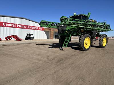 John Deere 412R Self-Propelled Sprayer