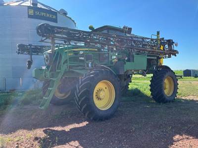 John Deere 4830 Self-Propelled Sprayer