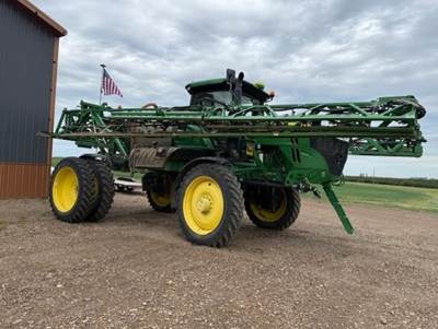 John Deere R4038 Self-Propelled Sprayer