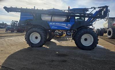 New Holland SP.365F Self-Propelled Sprayer