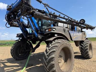New Holland SP.365F Self-Propelled Sprayer