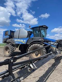 New Holland SP.400F Self-Propelled Sprayer