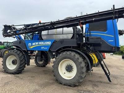 New Holland SP.400F Self-Propelled Sprayer