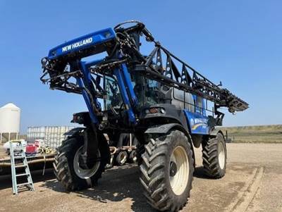 New Holland SP410F Self-Propelled Sprayer