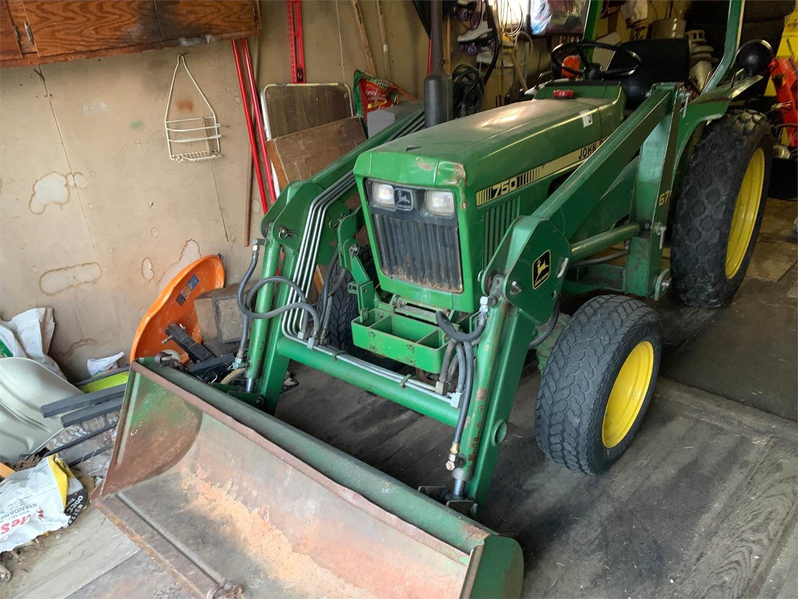 1982 John Deere 750 Tractor For Sale, 1,672 Hours Minot, ND 14174N