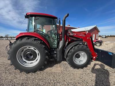 Case IH FARMALL 110C Tractor