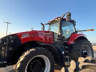 Case IH MAGNUM 295 Tractor