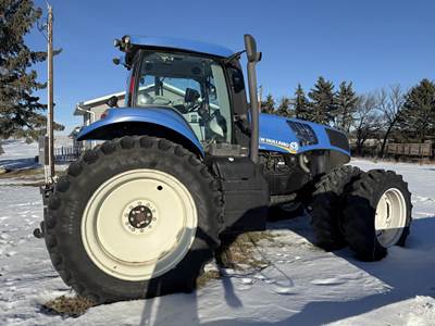 New Holland T8.275 Tractor