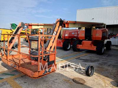 JLG 800 AJ Boom Lift