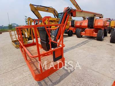 JLG 800AJ Boom Lift
