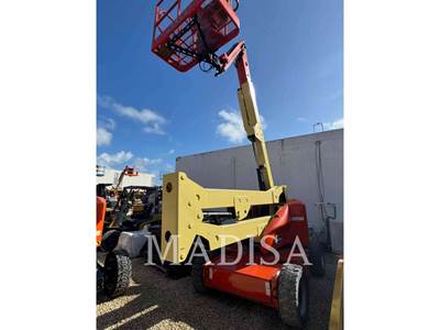 JLG E450AJ Boom Lift