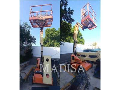 JLG E450AJ Boom Lift