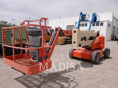 JLG E450AJ Boom Lift
