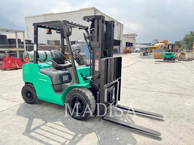 Caterpillar FG30N5-LE Forklift