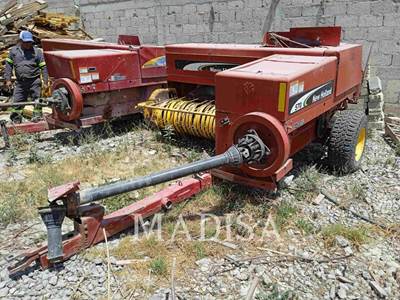 New Holland 570 Harvester
